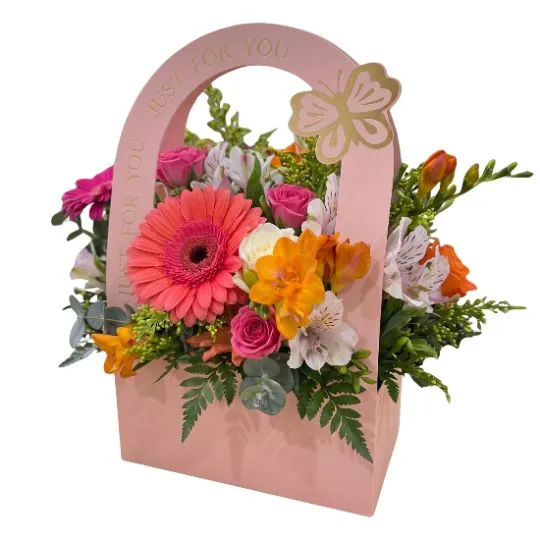 Arreglo box con flores de estacion 
